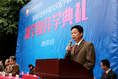 09、圖為開(kāi)學(xué)典禮上戴桓標(biāo)校長(zhǎng)提出新學(xué)期的新目標(biāo)