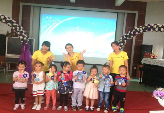 “閱讀經(jīng)典，滋潤童年” 小班級組幼兒故事比賽