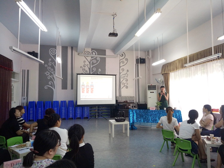 “家園攜手，共同擔(dān)當(dāng)”——溪山幼兒園第七屆家長(zhǎng)委員會(huì)第一次會(huì)議