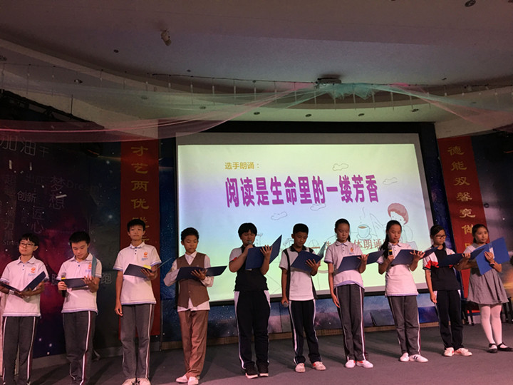 “青春飛揚，載夢遠(yuǎn)航”----初中部舉行學(xué)生演講比賽