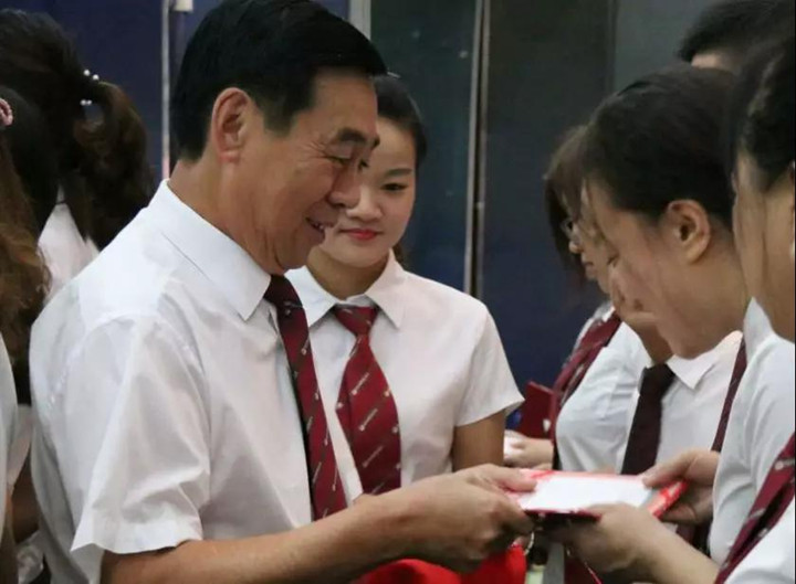人勤效率高，和衷氣象新，龍華中英文實(shí)驗(yàn)學(xué)校新學(xué)期開學(xué)井然有序