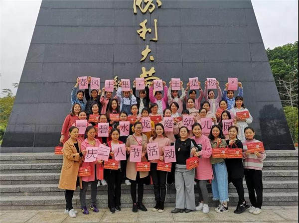 “春風十里，女王是我”——碧水龍庭幼兒園慶三八節(jié)活動
