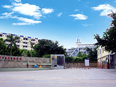深圳市龍華中英文實驗學校獲“深圳市優(yōu)質民辦學校年度獎”，并獲《南方都市報》專版報道
